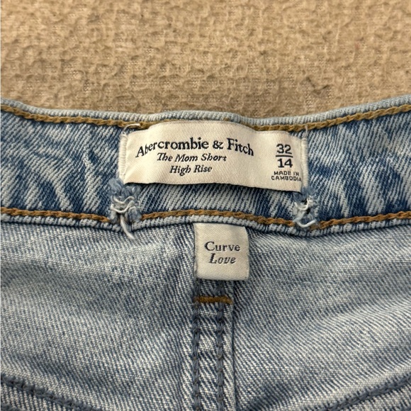 Abercrombie & Fitch Curve Love High Rise Mom Ripped Shorts Women Size 32 - Picture 6 of 13